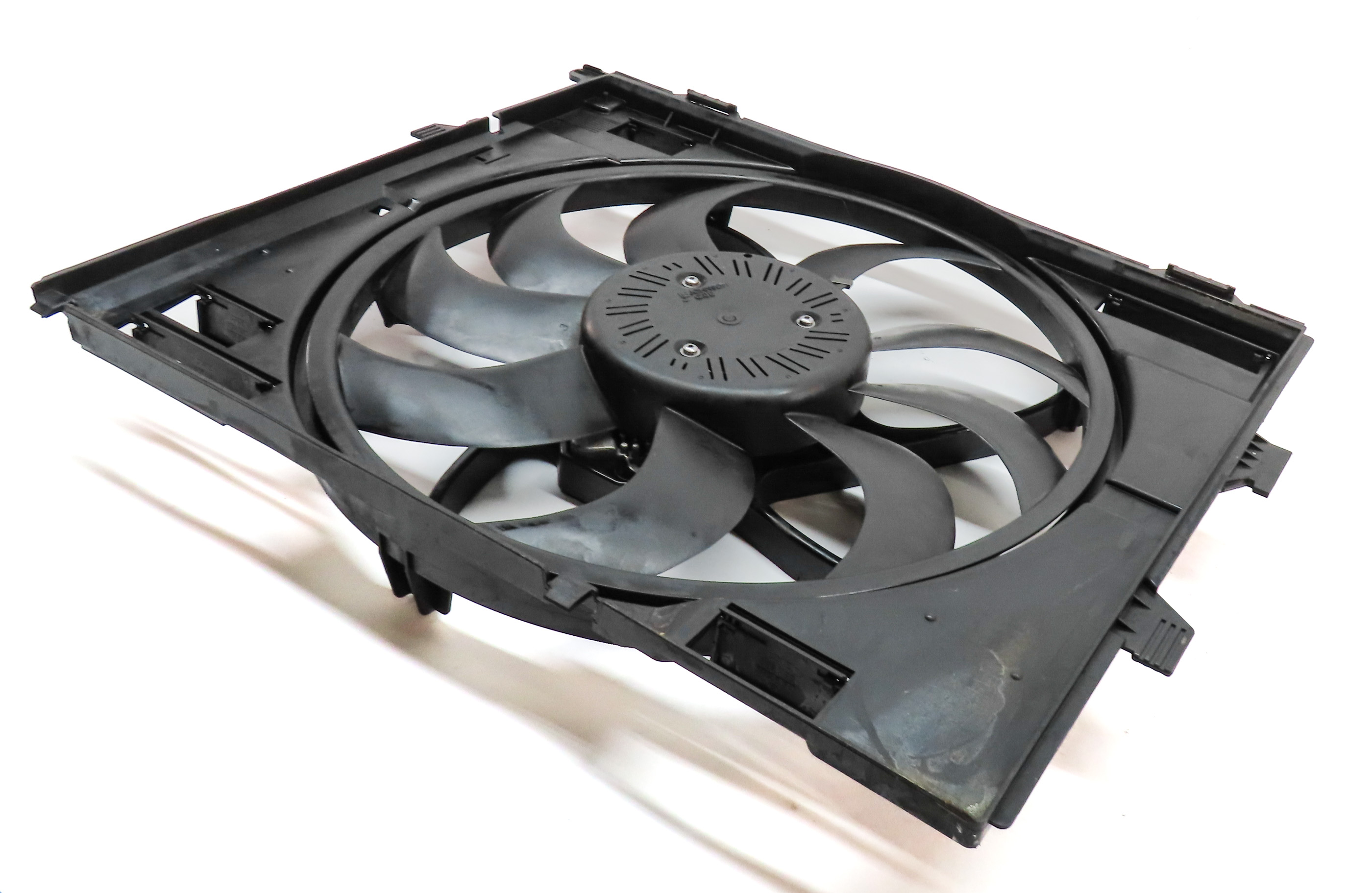 2017-2021 BMW 2 3 4 (F22 F30 F32 F33 F34) 2.0L ENGINE 600w RADIATOR COOLING FAN — exact item pictured